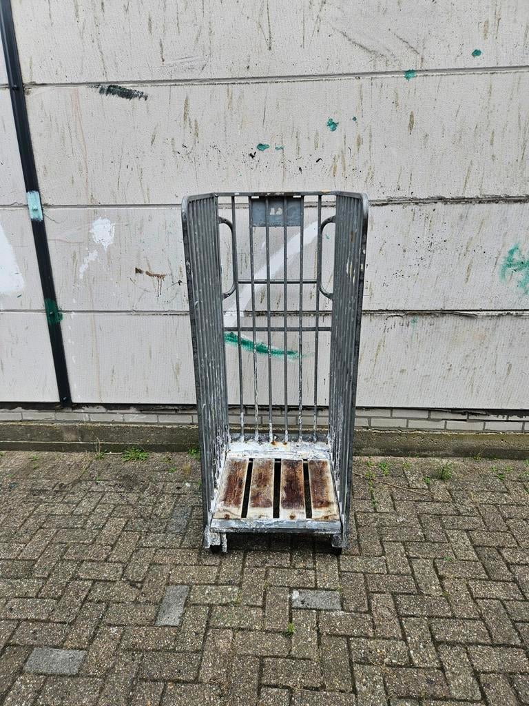 Rolcontainer oude postNL, Ophalen