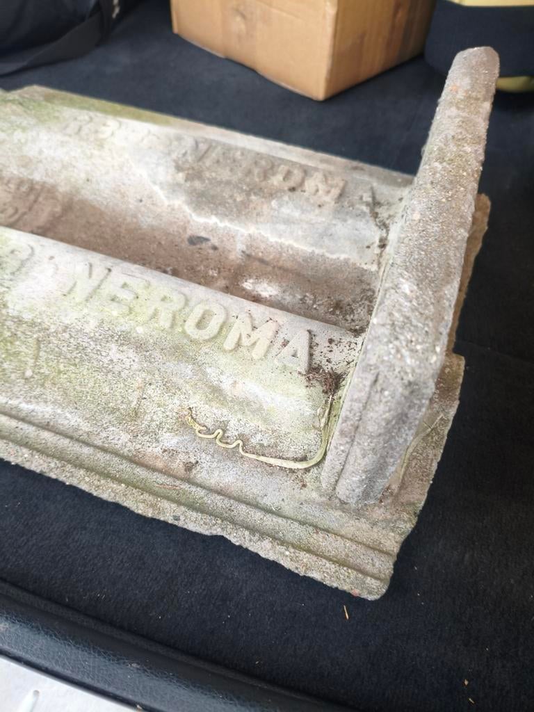 GEZOCHT! Chaperonpan boven RBB Neroma, Ophalen, Grijs, Dakpannen