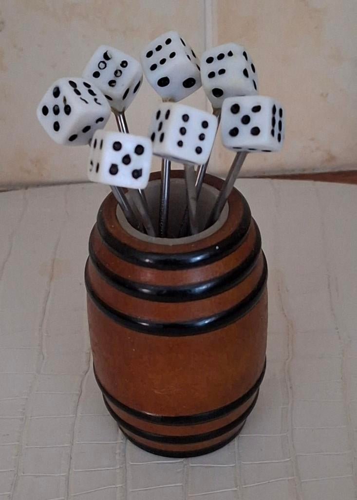 Cocktailprikkers-dobbelstenen in ton, Ophalen of Verzenden