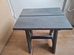 Grijs houten bijzet tafeltje, Huis en Inrichting, Tafels | Bijzettafels, Ophalen, Rond, Minder dan 55 cm