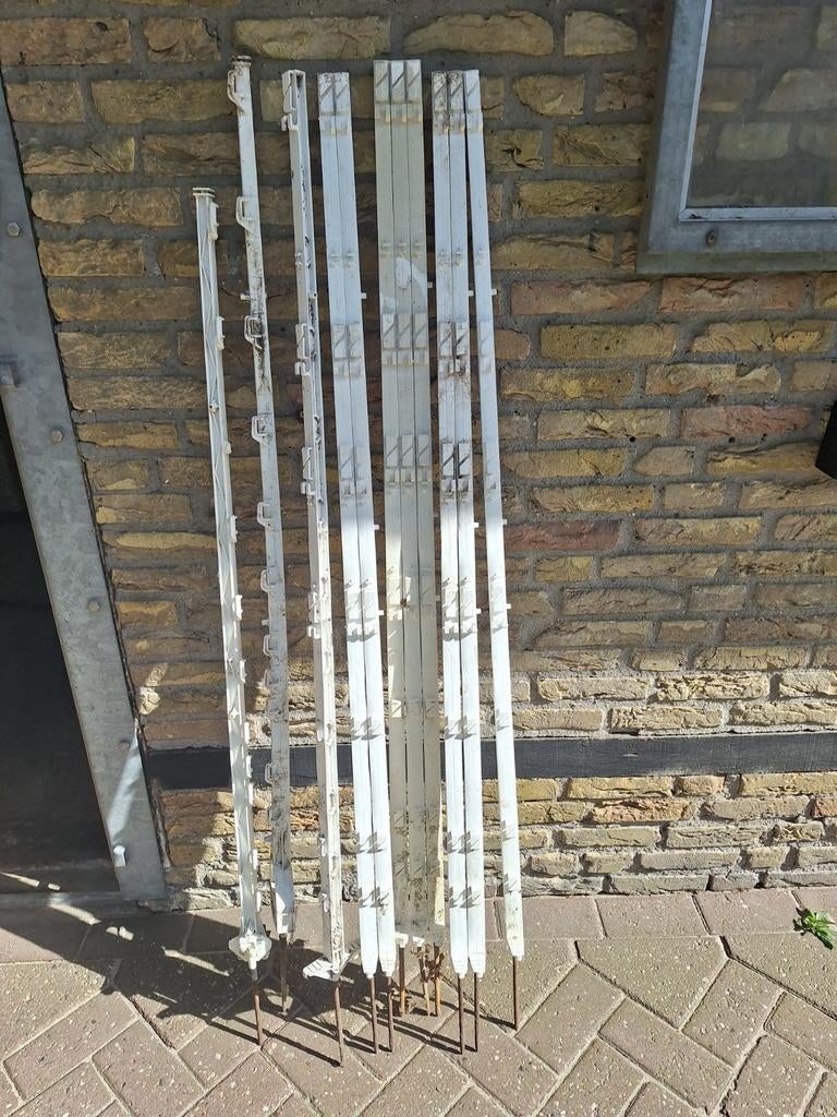 Schrikdraadpalen en stroomdraad voor afrastering