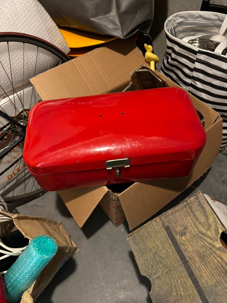 Rode vintage broodtrommel , geëmailleerd., Ophalen of Verzenden, Gebruikt