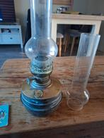 Oude petroleumlamp met glazen kap, Ophalen of Verzenden