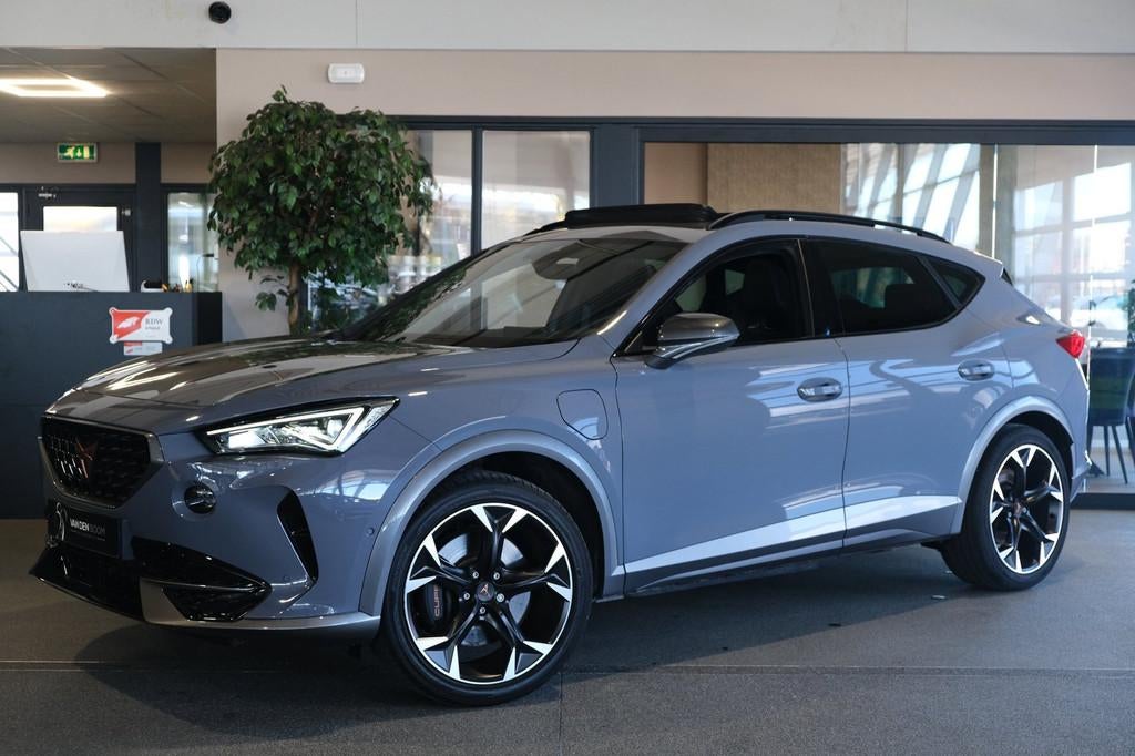CUPRA Formentor 1.4 e-Hybrid VZ 245PK Pano Trekhaak Cam ACC, Auto's, Cupra, Gebruikt, Zwart, 4 cilinders, Formentor