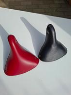 2 Retro zadels Lepper en Silvo nieuw. Kleur een rode en een., Fietsen en Brommers, Fietsonderdelen, Algemeen, Lepper en Silvo