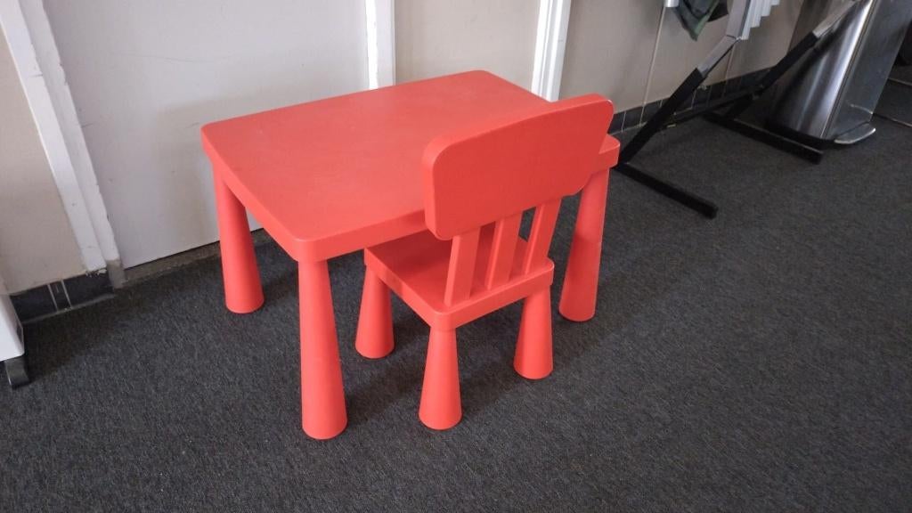 Kindertafeltje met stoeltje, Ophalen, Zo goed als nieuw, Tafel(s) en Stoel(en)