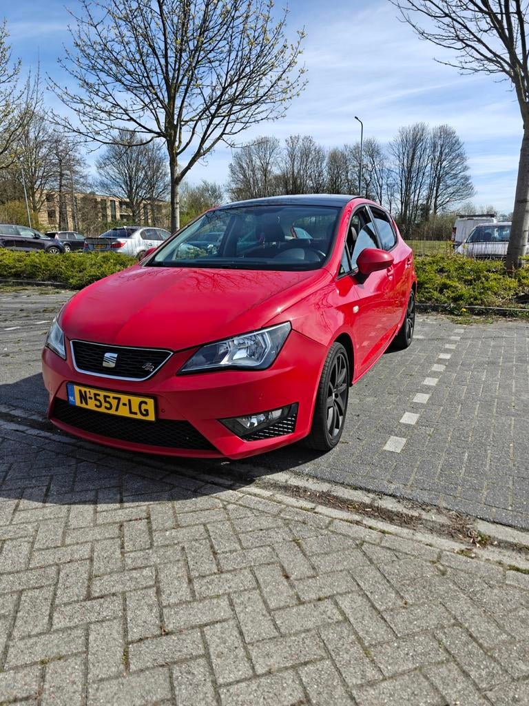 Seat Ibiza 1.0 TSI FR 81KW 5DRS 2016 Rood, Auto's, Seat, Voorwielaandrijving, 40 €/maand, 1009 kg, Handgeschakeld