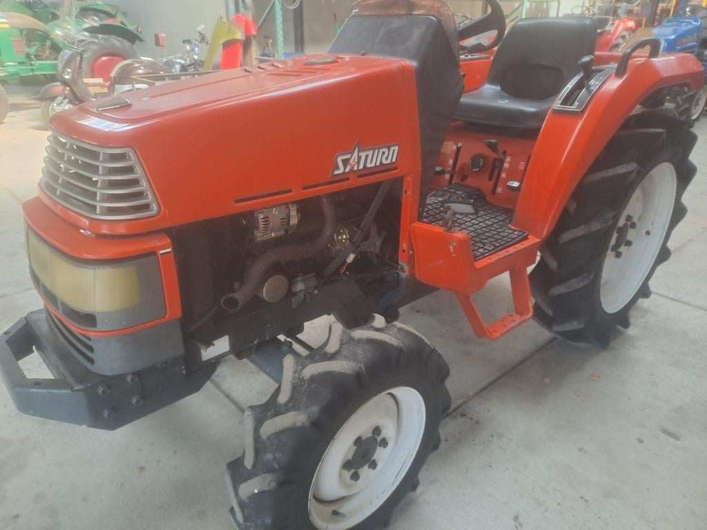 Gezocht! Motorkapdeel Kubota Saturn x20, Gebruikt, Tot 2500, Tot 80 Pk, Ophalen