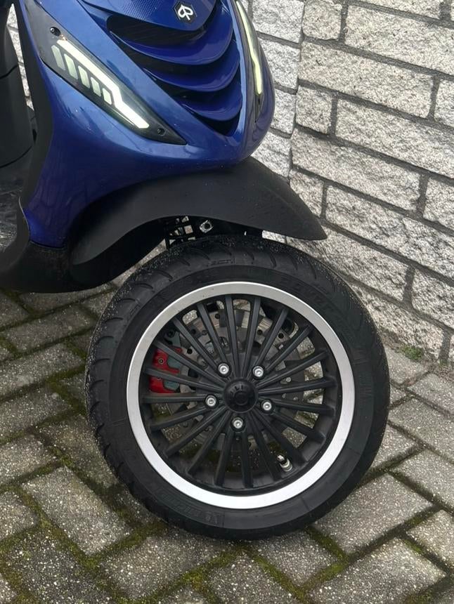 Vespa gts 125-300cc voorvelg, Ophalen of Verzenden, Zo goed als nieuw, Benzine, Overige modellen