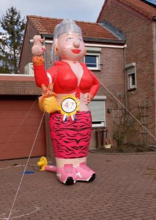 sarah anita te huur verhuur sara pop 4 meter, Hobby en Vrije tijd, Feestartikelen | Verhuur, Nieuw, Abraham of Sarah, Ophalen