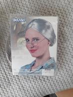 Twee oma pruiken / granny pruiken, Hobby en Vrije tijd, Kostuums, Theaterbenodigdheden en LARP, Ophalen of Verzenden, Zo goed als nieuw