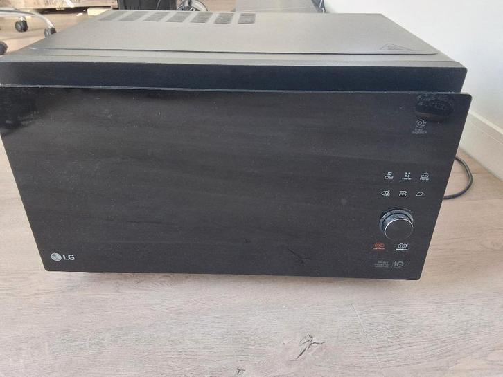 LG combi magnetron 39 liter., Witgoed en Apparatuur, Magnetrons, Zo goed als nieuw, Vrijstaand, Combimagnetron, 45 tot 60 cm, Crisp