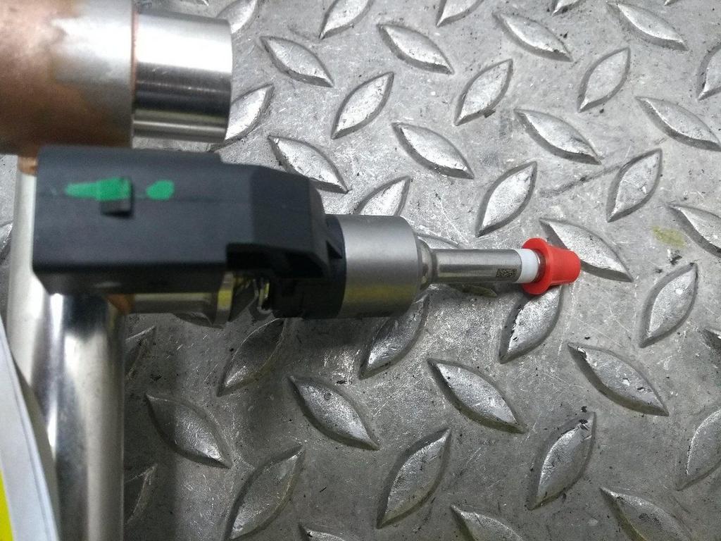 VOLKSWAGEN TOUAREG BRANDSTOF INJECTOR / VERSTUIVER 2015, Ophalen of Verzenden, Gebruikt, Stiba lid