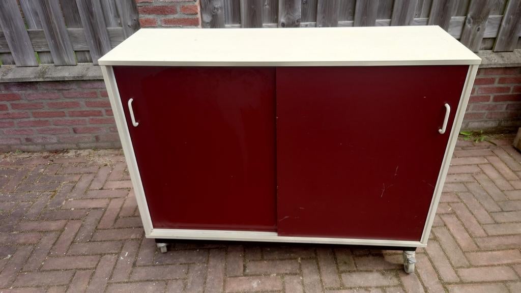 Praktische kast voor in de garage met schuifdeuren, Ophalen, Gebruikt