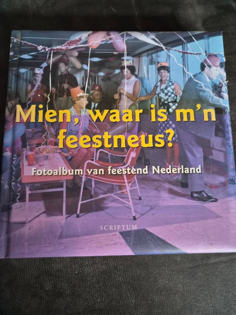 Mien, waar is m'n feestneus? Fotoalbum feestend Nederland, Ophalen of Verzenden, Zo goed als nieuw