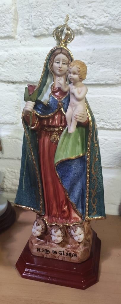 924 Mooi beeld Maria en Kind + drie engeltjes - porselein, Ophalen of Verzenden, Zo goed als nieuw, Beeld(je), Christendom | Katholiek