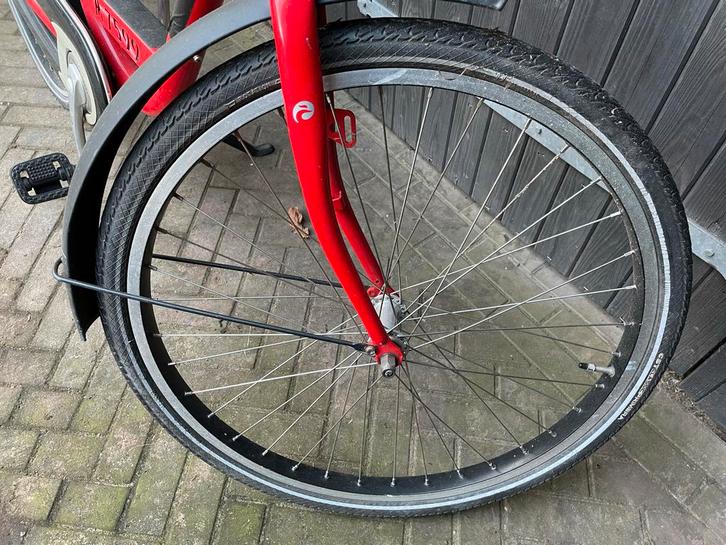 Rode Batavus fiets met goed slot, zonder versnelling, Fietsen en Brommers, Fietsen | Dames | Damesfietsen, Gebruikt, Batavus, Versnellingen