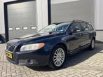 Volvo V70 2.5FT Momentum | Leder | Navi | Hele nette staat!, Blauw, 2521 cc, Handgeschakeld, 93 €/maand
