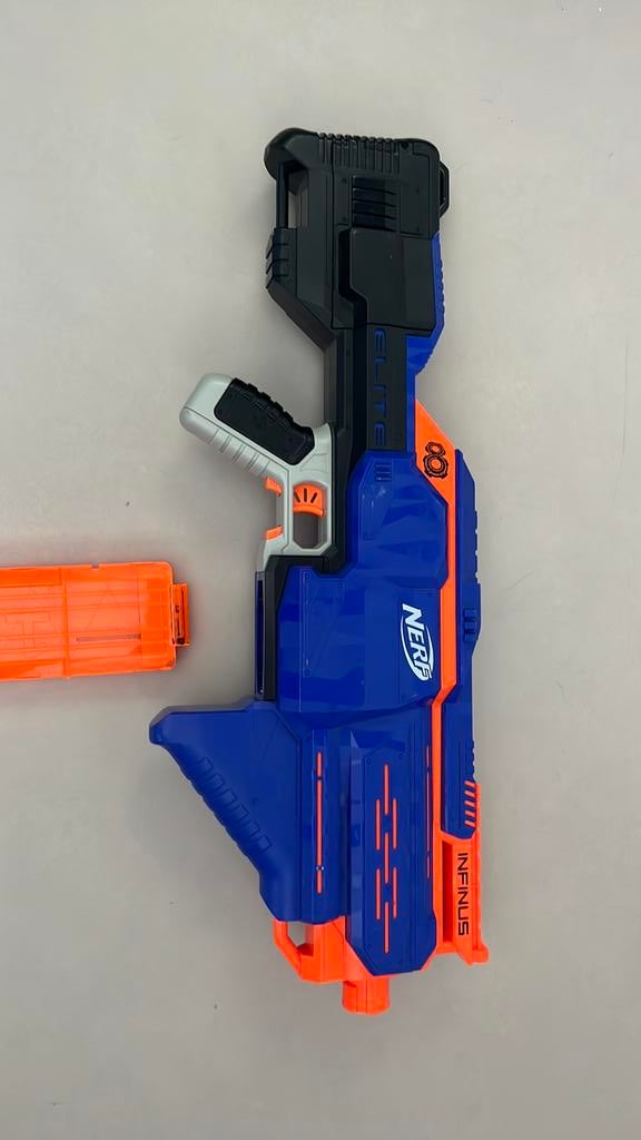 Nerf gun infinus, Kinderen en Baby's, Speelgoed | Buiten | Actiespeelgoed, Ophalen of Verzenden, Gebruikt