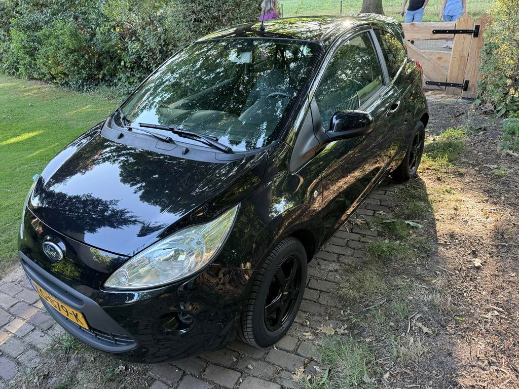 Ford Ka 1.2 51KW 2016 Zwart, Voorwielaandrijving, 1242 cc, 4 cilinders, 4 stoelen