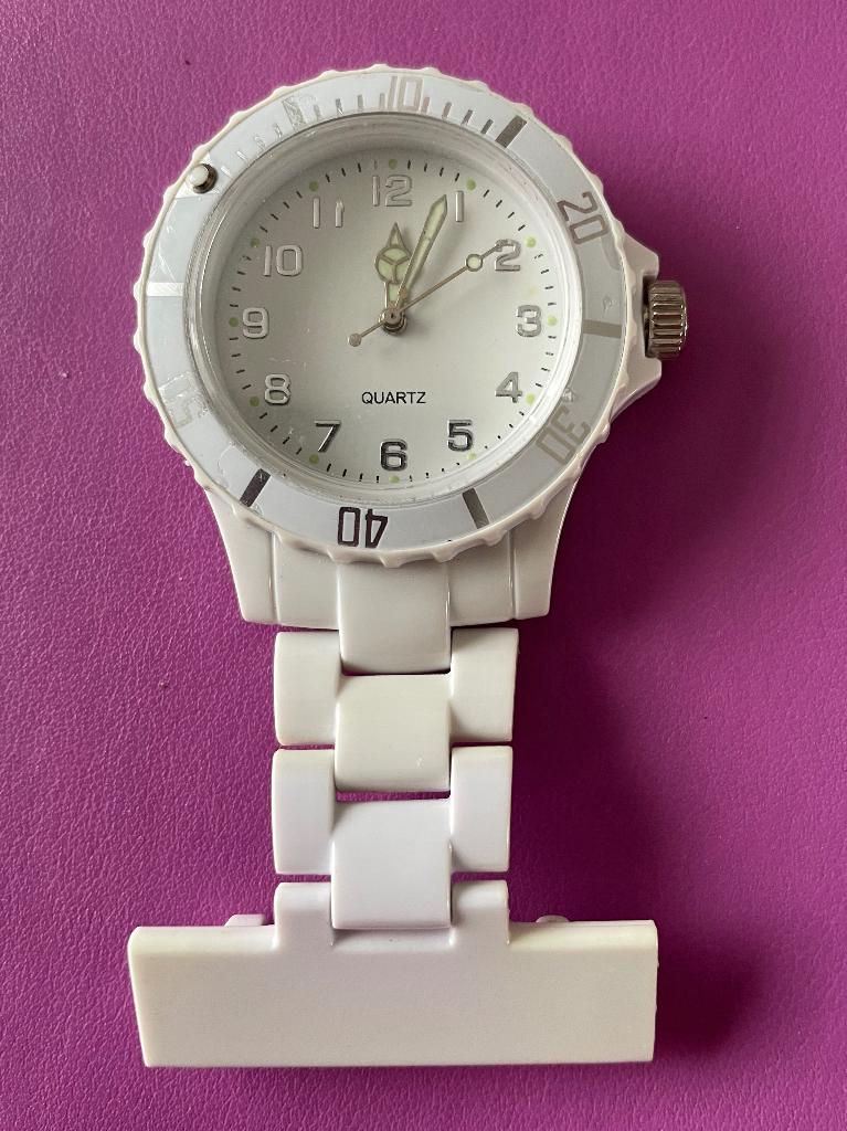 Horloge voor verpleegkundige – Speldmodel, Overige merken, Nieuw, Kunststof, Ophalen of Verzenden