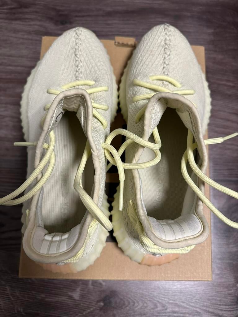 Yeezy Boost 350 Butter -US8.5- GOEDE STAAT, Ophalen of Verzenden, Zo goed als nieuw, Hardloopschoenen, Adidas