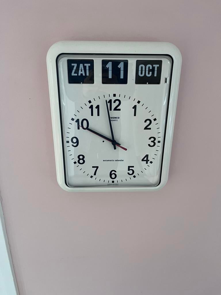 Retro Wemco flipklok met datum – vintage kalenderklok, Ophalen, Zo goed als nieuw