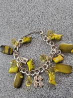 armbandje met leuke bedel en groene steentjes, Sieraden, Tassen en Uiterlijk, Bedels, Verzenden, Zo goed als nieuw, Overige materialen