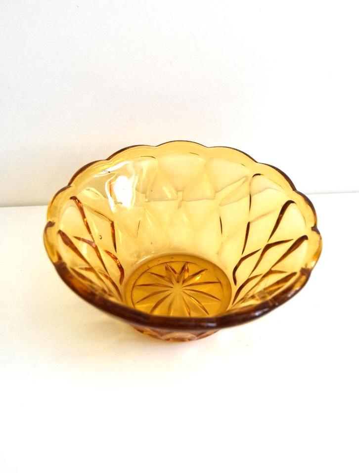 Amberkleurig vintage glazen schaaltje in pracht staat, Antiek en Kunst, Antiek | Schalen, Ophalen of Verzenden