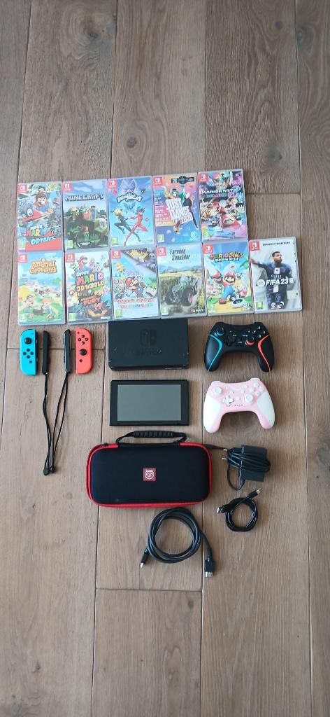 Nintendo Switch + 11 spellen en vele extra's, Spelcomputers en Games, Games | Nintendo Switch, Zo goed als nieuw, Overige genres