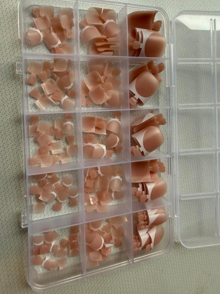 nep teennnagels, Ophalen