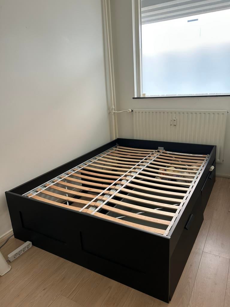 Zwart bedframe van IKEA, Huis en Inrichting, Slaapkamer | Boxsprings, Ophalen, Zwart, Tweepersoons, 140 cm