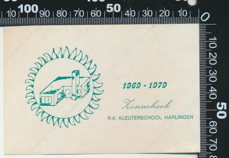 Sticker: Zonnehoek Kleuterschool - 10 Jaar - Harlingen, Ophalen of Verzenden, Zo goed als nieuw, Bedrijf of Vereniging
