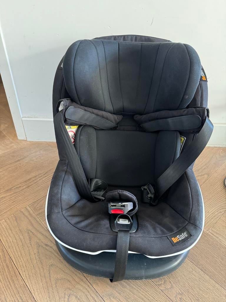 BeSafe iZi Modular i-Size Autostoel zwart met Base, 0 t/m 18 kg, Verstelbare rugleuning, Zo goed als nieuw, Isofix
