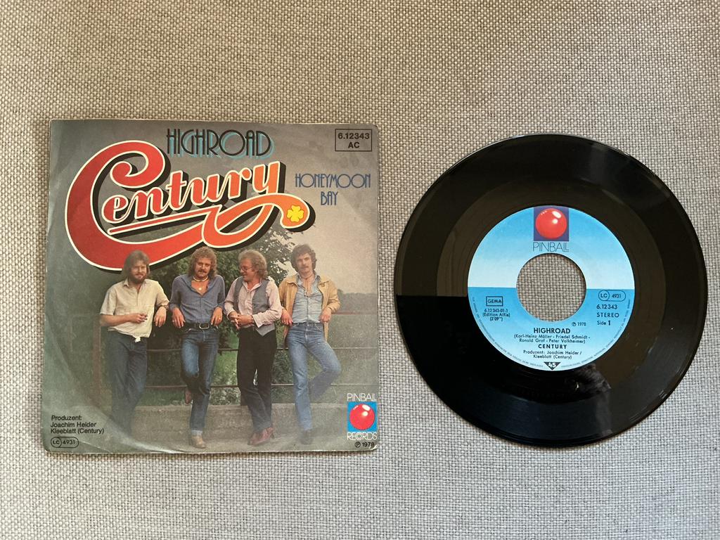 Century single vinyl. Highroad., Ophalen of Verzenden, Zo goed als nieuw, Pop