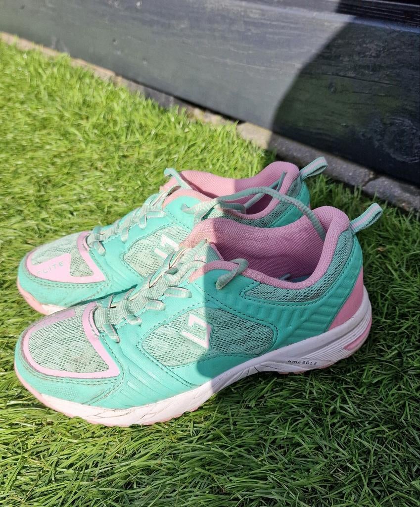 Zeer nette Brabo Hockey/Korfbal veldschoenen maat 34, Sport en Fitness, Ophalen, Gebruikt, Schoenen