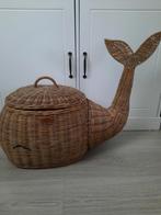 Riviera maison rattan mand walvis, Huis en Inrichting, Woonaccessoires | Schalen en Manden, Ophalen, Zo goed als nieuw, Rond, Riet