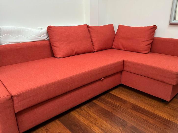 Hoekbank met slaapfunctie - Oranje/Rood Ikea model Friheten, Huis en Inrichting, Slaapkamer | Slaapbanken, Zo goed als nieuw, Overige maten