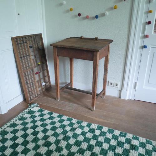 Vintage lessenaar hoog kinderen, Kinderen en Baby's, Kinderkamer | Tafels en Stoelen, Stoel(en), Ophalen