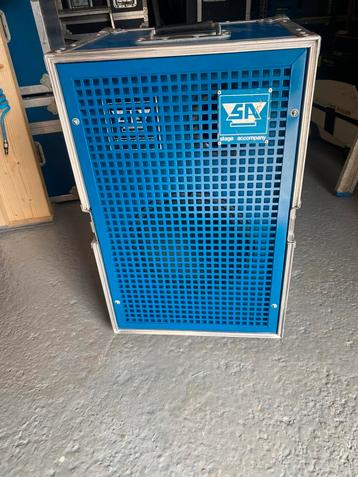 Stage Accompany  kast beschikbaar voor biedingen