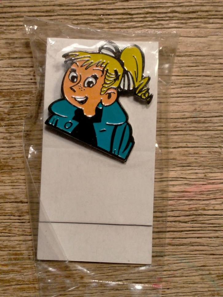 Robbedoes IJzerlijm meisje Atlas Uitgeverij strip pin, Verzamelen, Speldjes, Pins en Buttons, Nieuw, Overige onderwerpen, Ophalen of Verzenden