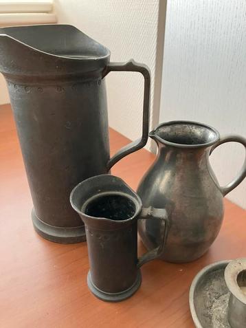 Tinnen kannen en kaarsenhouder en tinnen doos. beschikbaar voor biedingen