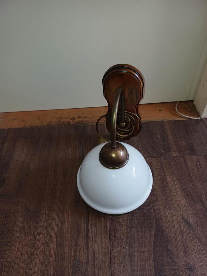 Antieke Wandlamp met Messing Hals, Huis en Inrichting, Lampen | Wandlampen, Gebruikt, Glas, Hout, Metaal, Ophalen