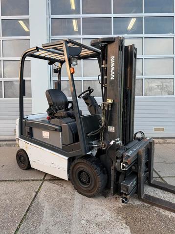 NISSAN 2500KG BJ2013 TRIPLEX 4,75M SPREIDKANTEL BORD 360* beschikbaar voor biedingen
