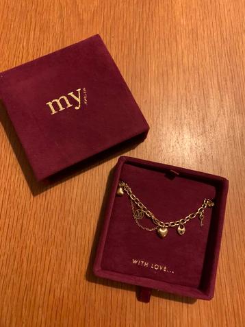 Een goudkleurige armband Love Life van My Jewellery beschikbaar voor biedingen