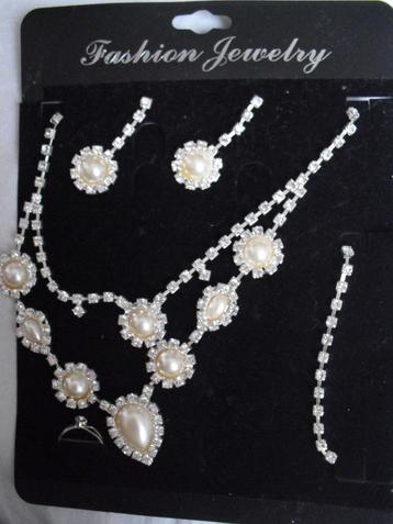 nieuwe set sieraden diamant parel beschikbaar voor biedingen