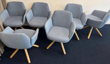 6 Haworth Poppy stoelen stoel chair design blauw draaibaar beschikbaar voor biedingen
