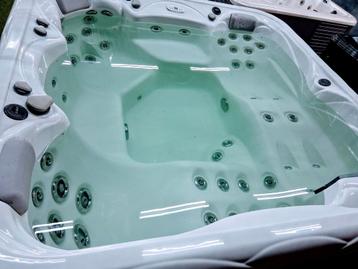 WELLIS 2 ligplaatsen massage jacuzzi incl bezorging&garantie beschikbaar voor biedingen