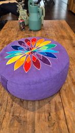 Paars meditatiekussen met regenboog bloem, Gebruikt, Bohemian, Ophalen of Verzenden, Stof