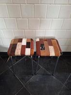 Set van 2 vintage krukken met nieuwe lederen stoffering, Overige materialen, Gebruikt, Vintage, Ophalen of Verzenden